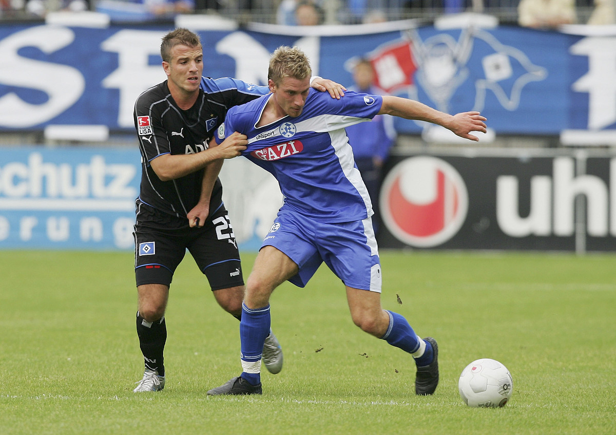 九游体育app-比利亚雷亚尔训练开放日，今晨强势反弹引欢呼，德国杯在即，训练强度明显提升的简单介绍