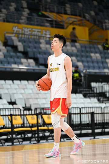 包含广厦男篮赛前战术微调；志在全明星赛名次提升；管理层满意；身体对抗强度拉满的词条