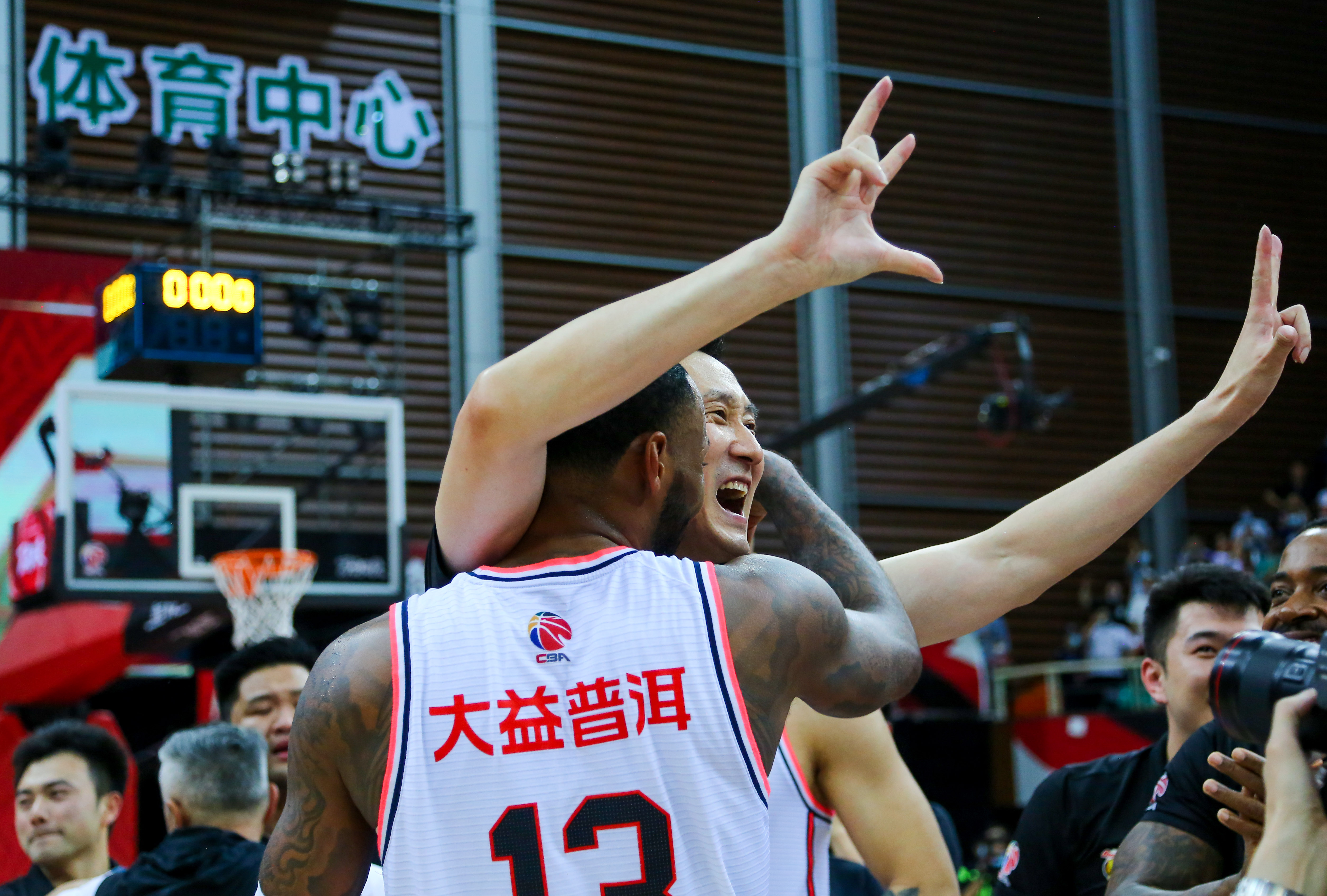 九游体育app-拜仁慕尼黑关键时刻回应争议；志在CBA常规赛名次提升；信心回归；年轻球员得到机会的简单介绍