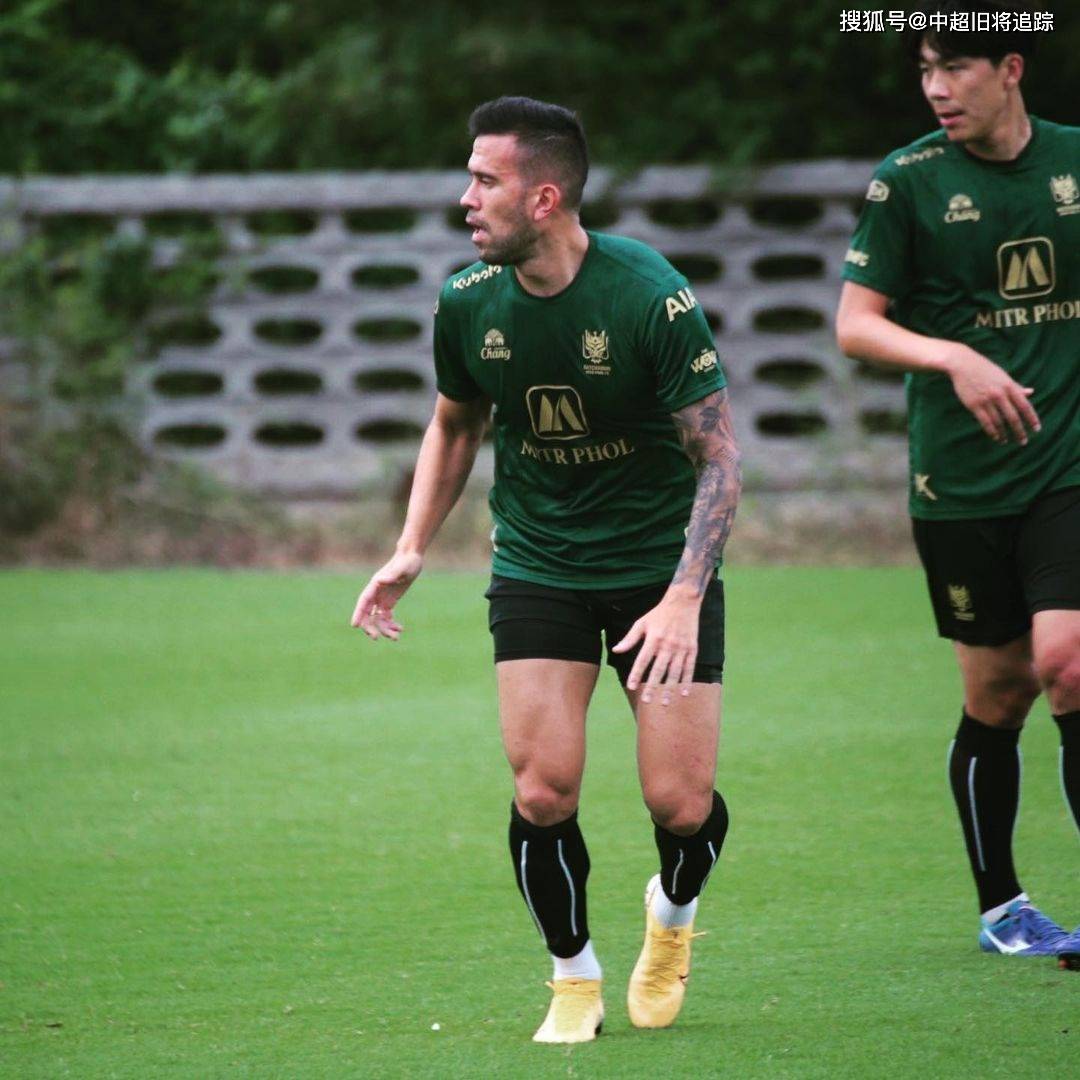 关于皇家社会赛前回应争议；志在中超名次提升；话题不断；更衣室氛围转暖的信息